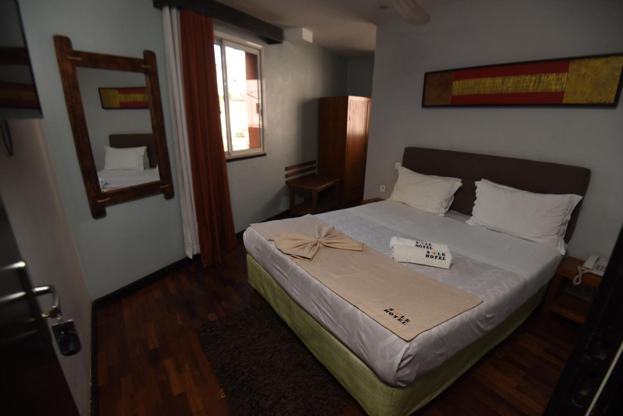 Sole Hotel Antananarivo Buitenkant foto